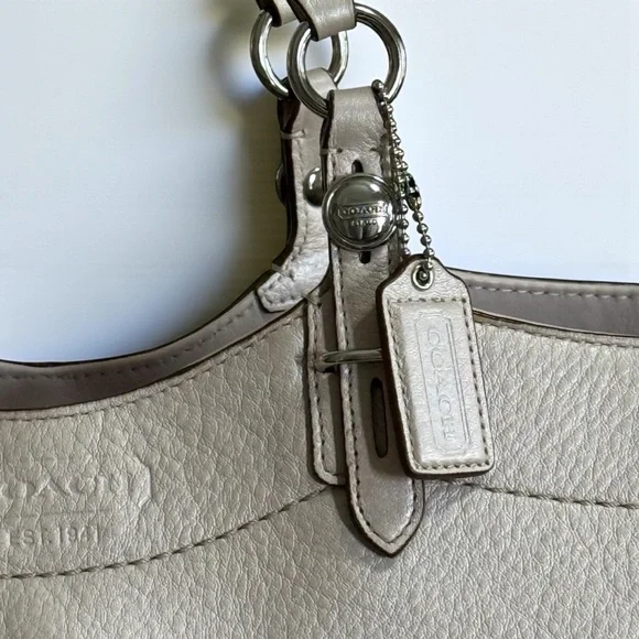 Authentic Coach Carly Leather Tote Bag in Shell! - Picture 8 of 16